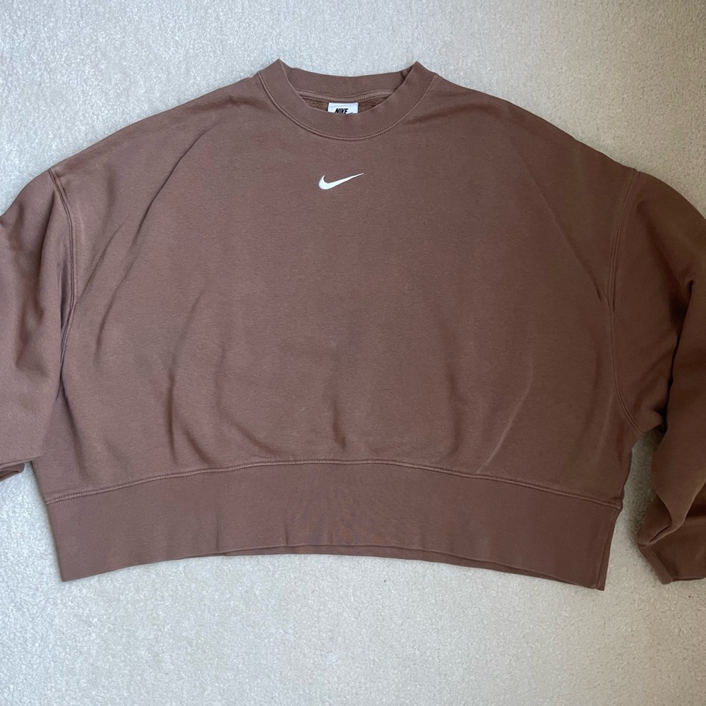 Women’s Nike Oversized Fleece Crew Sweatshirt in Archaeo Brown
